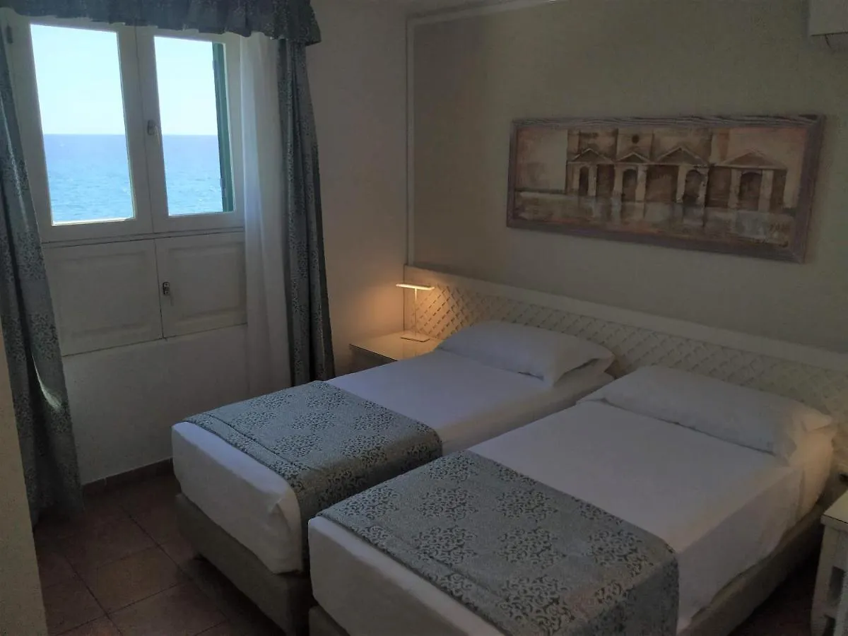 Bungalows Velázquez Puerto del Carmen  2*, Puerto del Carmen (Lanzarote) Spagna